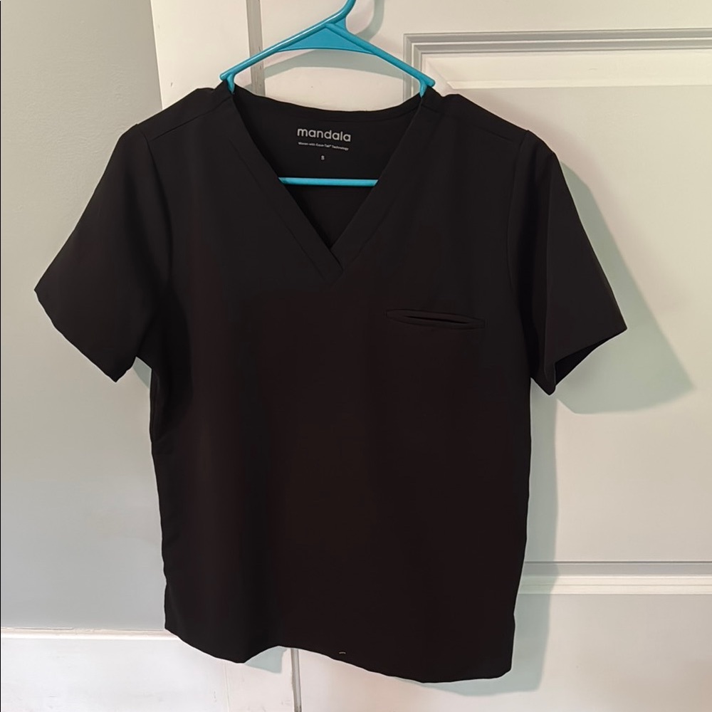 Mandala Women’s Black V-Neck Scrub Top
